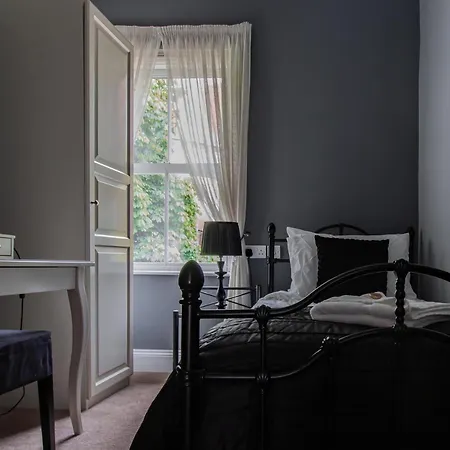 Scotia House - Beautifully Presented 4*